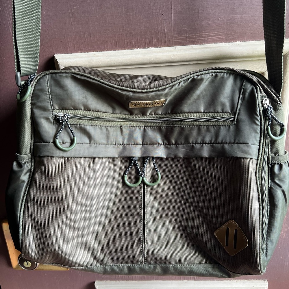 Columbia Soft Shoulder Briefcase Bag Thermal Pocket Adjustable Strap Green